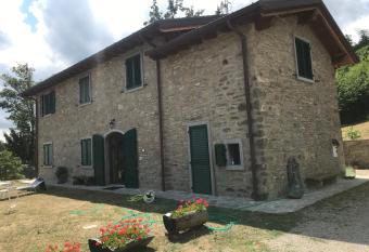 La vecchia stalla has Balcony rooms