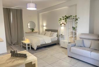 Grey Haven ApartmentsSuites has Balcony rooms