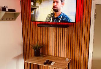 The Hideaway has Balcony rooms