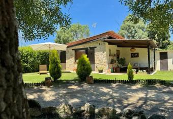 Casita Rural de Campo con Jard  n Privado has Balcony rooms