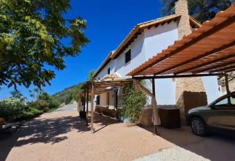 Cortijo Turquilla Montefrio has Balcony rooms
