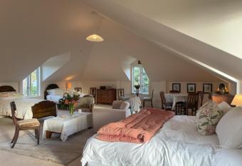 The Loft at Henton Lodge has rooms with a private hot tub