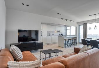 Portview G8 met parking allows 18 year olds to book a room