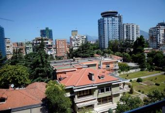 Bllok Sunset has rooms with a private hot tub