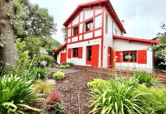 Villa d artistes,    Pyla Plage has Balcony rooms