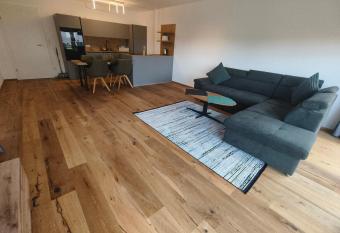 Triplex Appartements has Balcony rooms