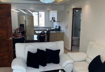 A 10 m del aeropuerto y 15 de la playa has Balcony rooms