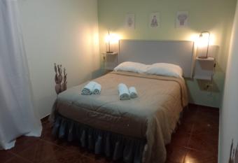 Dpto Luna - a minutos de Aeropuerto de Ezeiza has Balcony rooms