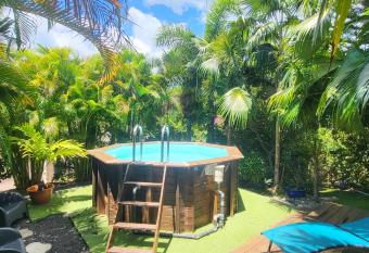 Joli g  te au calme dans un   crin de verdure allows 18 year olds to book a room