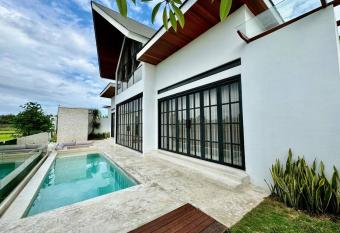 Villa BUE allows 18 year olds to book a room