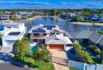 Large Canal-front House at Mooloolaba has Balcony rooms