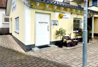 Marianna Apartments Weimer allows 18 year olds to book a room