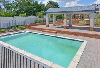 Chatswell Luxury Stay Fourways has rooms with a private hot tub