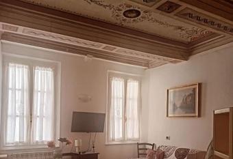 La Terrazza di Stalloreggi allows 18 year olds to book a room