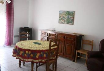 La maison Aquarelle 6 couchages has Balcony rooms