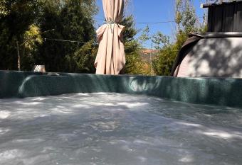 Bulanico has rooms with a private hot tub