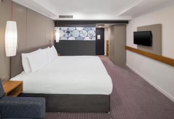 Crowne Plaza Nottingham, an IHG Hotel allows 18 year olds to book a room