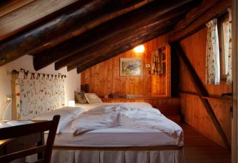 Dorm   & Disn   has Balcony rooms