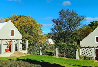 Thorntree Country Lodge has Balcony rooms
