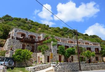 Romantzo has Smoking/Balcony rooms