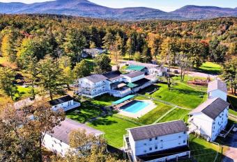 Gavin's Iris h Country Inn has Balcony rooms