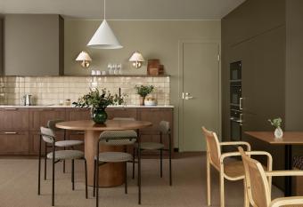 Bob W Kaarti has Balcony rooms