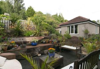 Dinerth Cottage has Balcony rooms