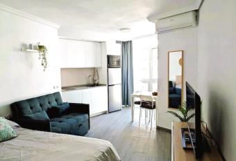 Apartamento Beach Benalm  dena allows 18 year olds to book a room