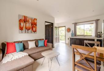 Tamarindo 1BR Comfy Apt Business Relaxing Pool allows 18 year olds to book a room