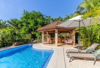 Tamarindo 2BR Apt Comfy Business Pool allows 18 year olds to book a room