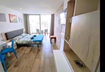 estudio PONDEROSA allows 18 year olds to book a room