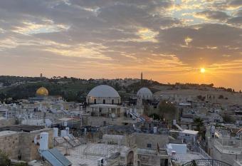 Luxurious Duplex in heart of Old City has rooms with a private hot tub