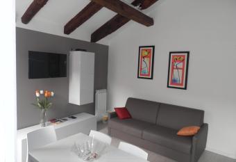 Attico Biennale Venezia Nuovissimo allows 18 year olds to book a room