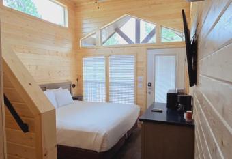 Cabins with a Mountain view 5A has Balcony rooms