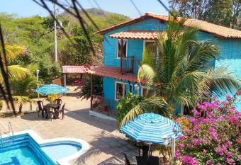Hostal las Caba  as has Balcony rooms