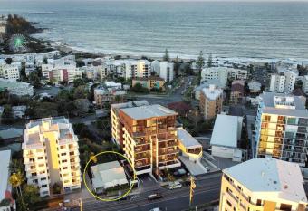 Groovy Beach Bungalow has Balcony rooms