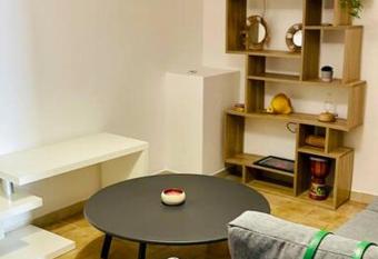 Cannelle has Balcony rooms