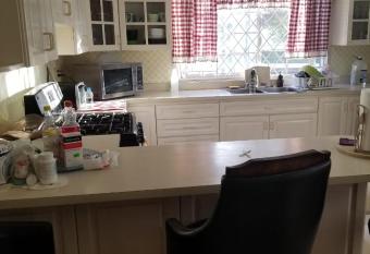 Pansy   s Place has Balcony rooms