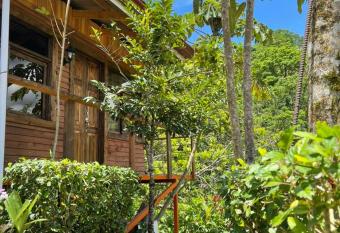 Caba  a de Monta  a has Balcony rooms