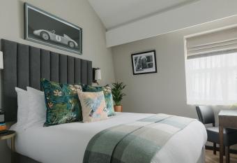 The Selwyn, Richmond allows 18 year olds to book a room