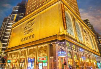 Rio Hotel allows 18 year olds to book a room