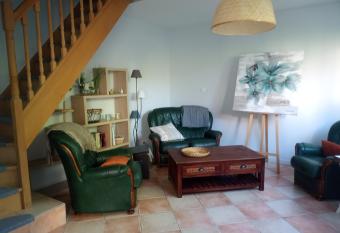 Cosi aux Fauvettes allows 18 year olds to book a room