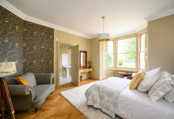 The Wee Castle has Balcony rooms