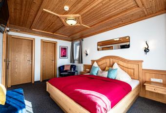 Das Dorfgef  hl Pension Westendorf has Balcony rooms