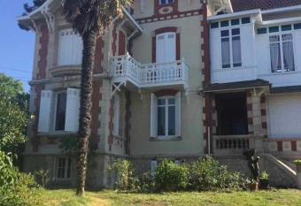 T1bis dans belle Arcachonnaise has Balcony rooms