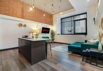 (null) allows 18 year olds to book a room