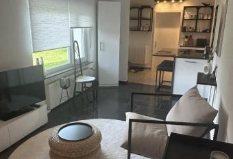 Charmante Ferienwohnung f  r 2 allows 18 year olds to book a room