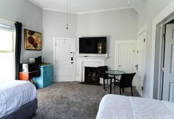 Deridder Royal Room Large 2 Bed 1 Private Bathroom has Balcony rooms