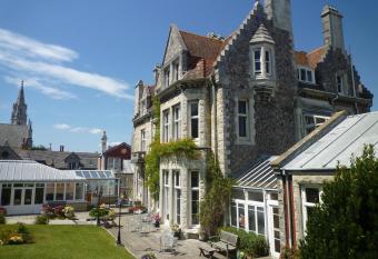 Purbeck House Hotel & Louisa Lodge allows 18 year olds to book a room