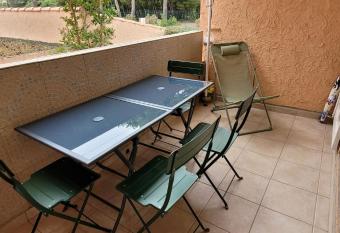 Appartement T2 Les Lecques has Balcony rooms